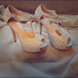 Lauren Lorraine Peep Toe Platform Pumps